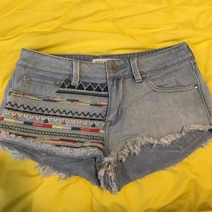 Low rise denim shorts with pattern
